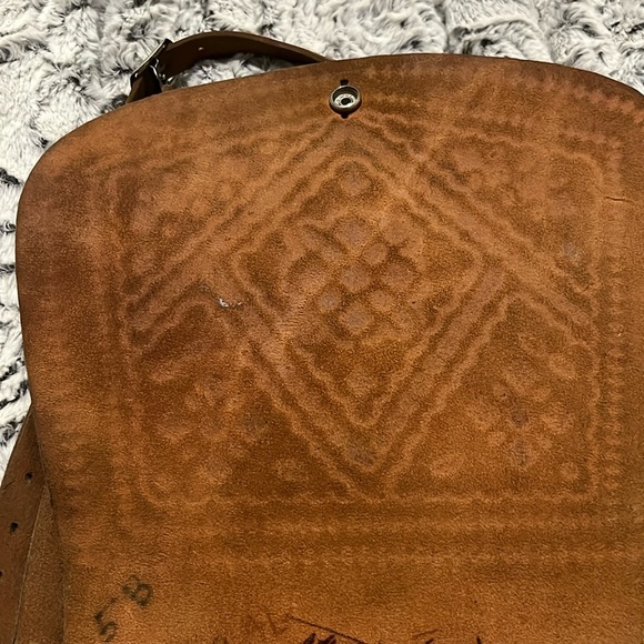 Beautiful vintage hand tooled leather shoulder bag. - Picture 6 of 9